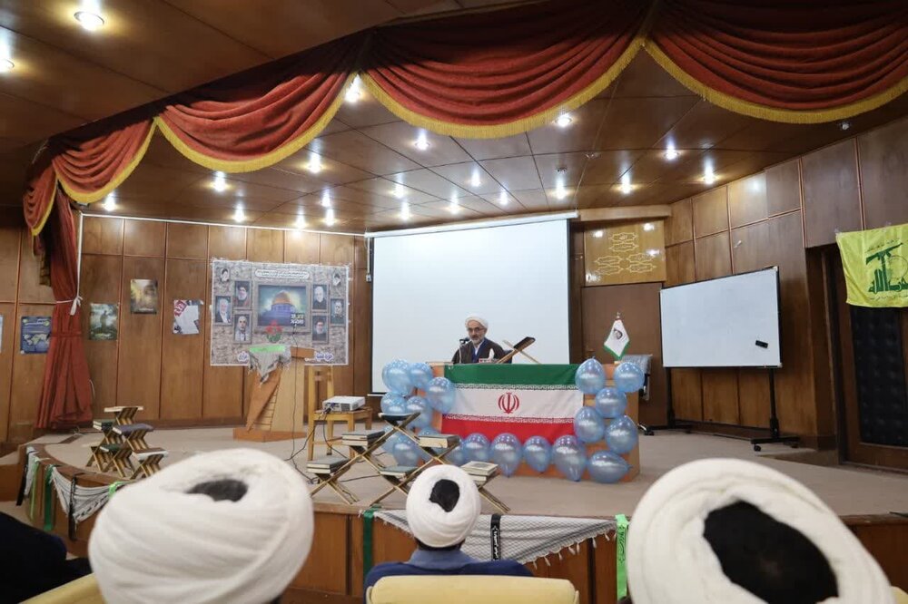 استاد دانشگاه باقرالعلوم(ع):وظیفه طلاب تبیین جایگاه امامت در جامعه است