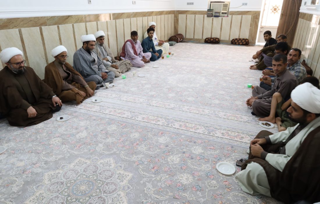 حضور مدیر حوزه علمیه سیستان و بلوچستان در منزل طلبه مرحوم عرشیا بامری و دلجویی از خانواده ایشان