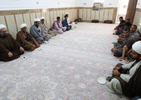 حضور مدیر حوزه علمیه سیستان و بلوچستان در منزل طلبه مرحوم عرشیا بامری و دلجویی از خانواده ایشان